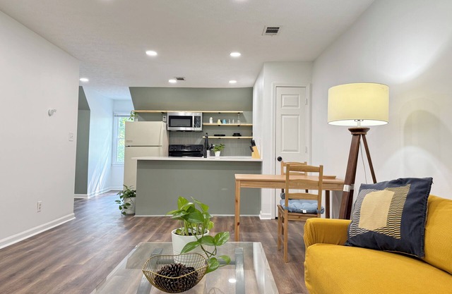 Spacious Entire Home in Great Location !