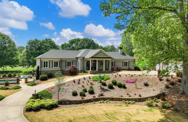 Spacious estate home in the beautiful Chateau Elan community in Braselton.