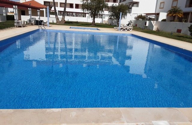 Spacious family apartment, ,5 minutes walk to all amenities. excellent location.