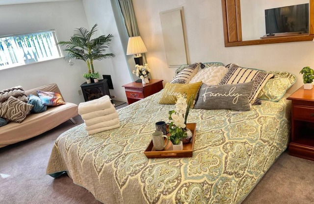 Spacious Family Home Featuring a Private Garden in North Seattle