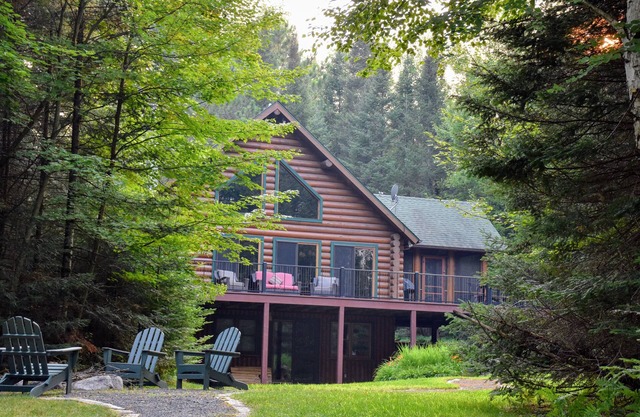 Spacious, family-sized, pet-friendly chalet style log home on Lake Chippewa.