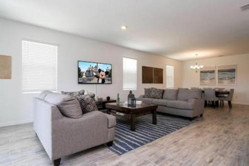 Spacious Family Villa – 15 Min to Disney