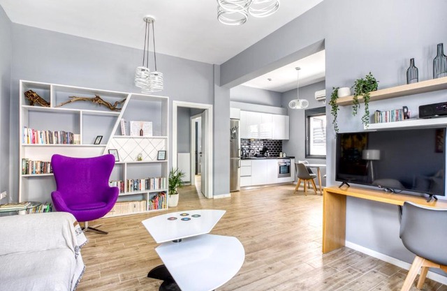Spacious flat with courtyard in Peristeri!
