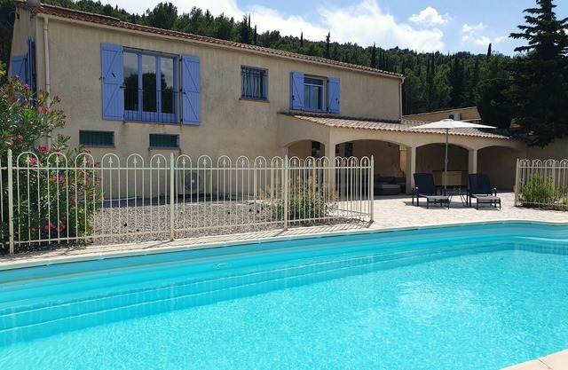 Spacious villa with pool in Montbrun