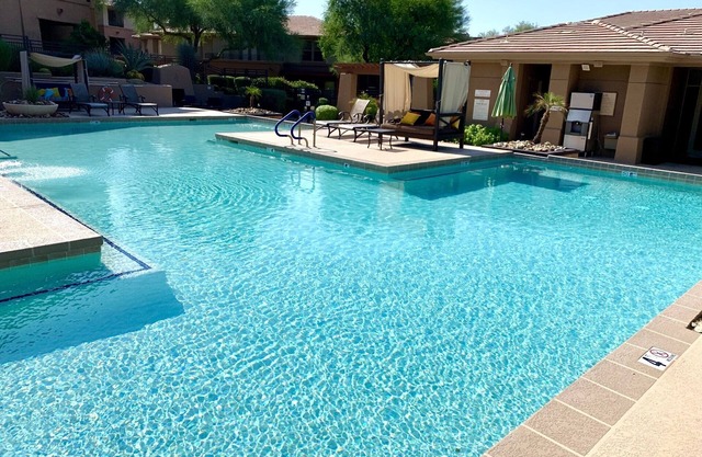 Spacious furnished luxury 2 br condo w2 car garage in Venu, Grayhawk, pets OK