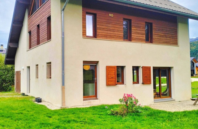 Spacious house in Corrençon with terrace and garden, 4 bedrooms
