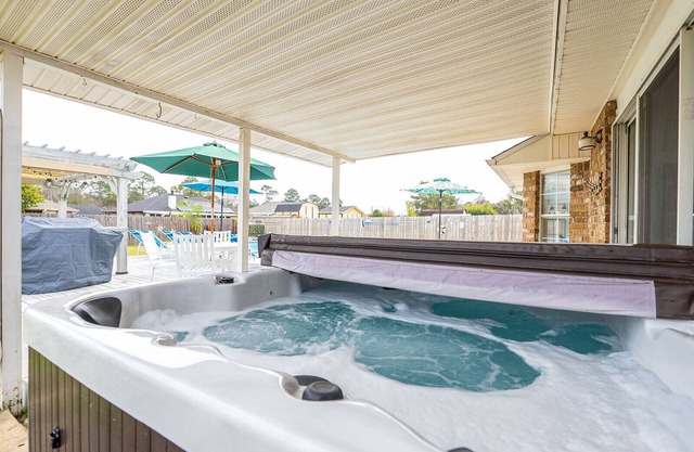 Spacious, highly rated, family and pet friendly vacation retal. Pool and hot tub