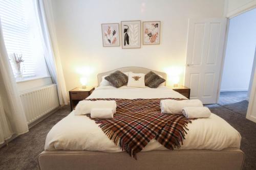 Spacious Home - 4 Bedrooms - Sleeps 9 - FREE Superfast 1GB Wi-Fi - 55" Smart TV - FREE Parking