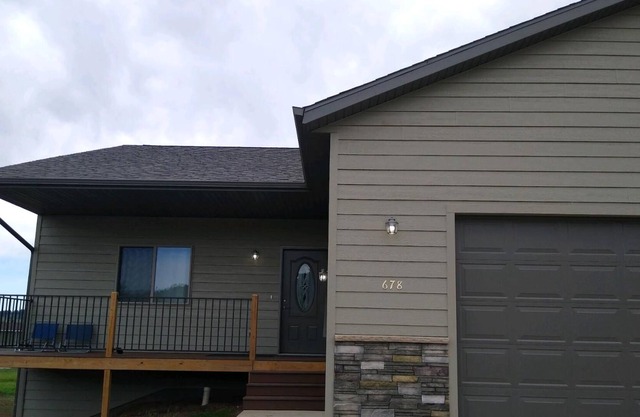 Spacious home in the heart of the Black Hills 6 miles from Sturgis