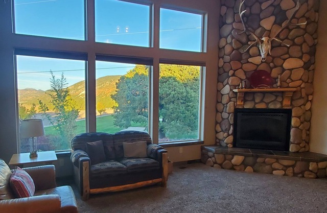 Spacious Home NEW GAME ROOM!! near Brian Head Ski Resort, Bryce Canyon and Zion.