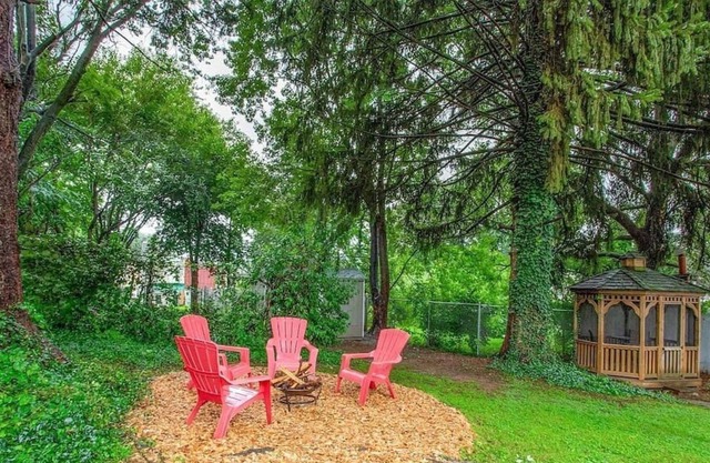 Spacious Home on the Hill with Firepit!