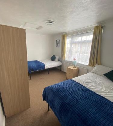 Spacious Home , Sleeps 7, Free Parking , Harlow