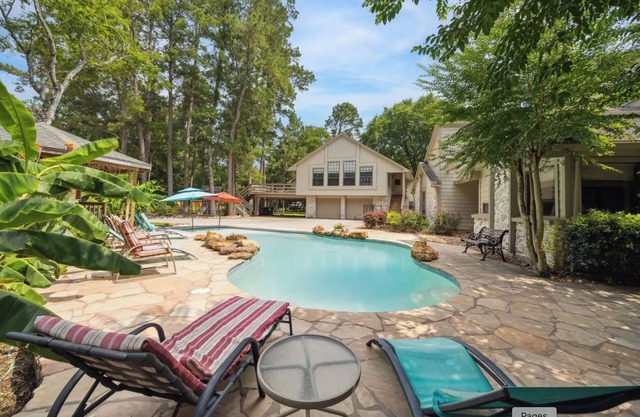 Spacious Home w/Pool, Hottub & Guest House