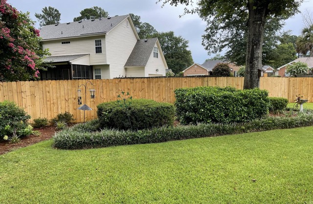 Spacious home with newly decorated sunroom. Close to I-20