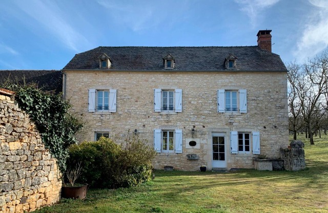 Spacious house with garden in Jayac, 3 bedrooms