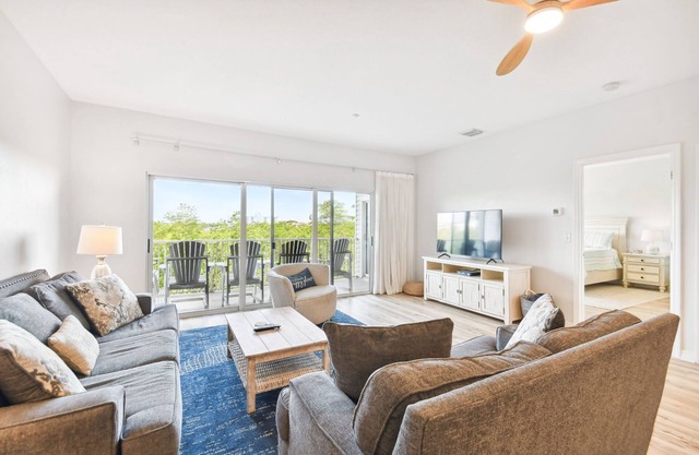 Spacious Intracoastal Condo | 3 min walk to beach!