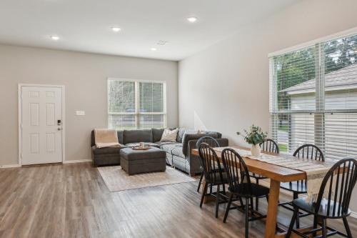 Spacious Lake Conroe Retreat Family-Friendly home