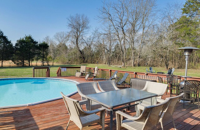 Spacious Lebanon Home w/Pool: 6 Mi to Downtown!