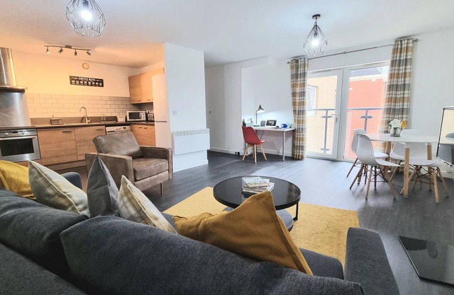 Spacious London Apartment, 5mins from metro