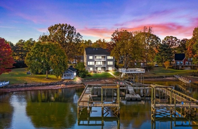 Spacious, luxurious Port Royale Lakefront, water access and a massive Dock, wide lake view sleeps 22