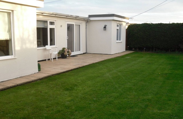 Spacious & Modern Bungalow By The Sea, New Romney, Hythe & Dymchurch
