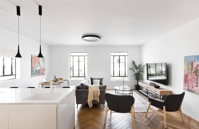 Spacious & Modern 3BD Apartment 2-min From Beach