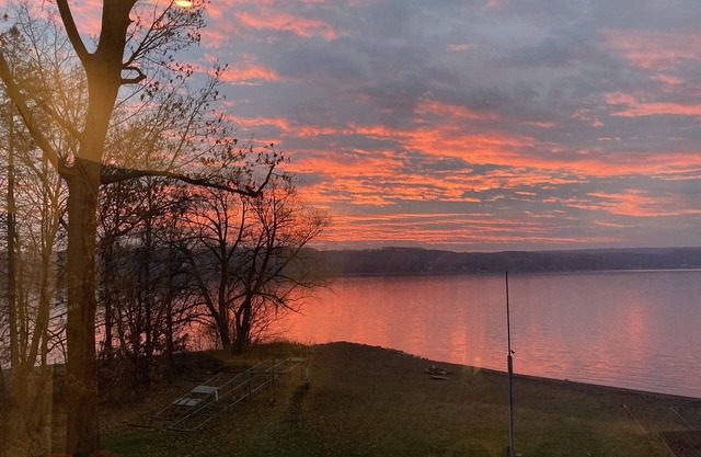 Spacious multi-level lakeside home w/renovated kitchen and abundant parking!