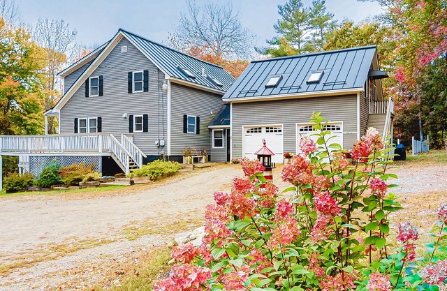 Spacious Multi-Level Home w/Free WiFi, Private Pool, Deck, Firepit, Patio, W/D