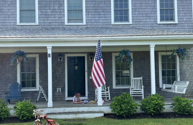 Spacious new, 5BR, RAV4, pool, hot tub, bikes. One mile from beach and town.