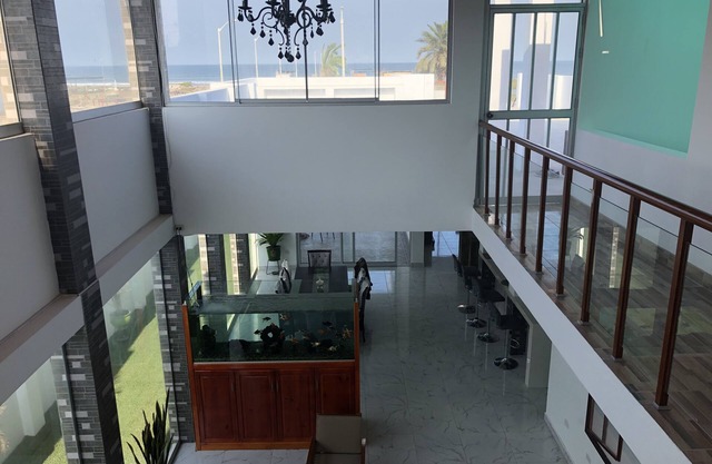 Spacious Newer House By The Beach