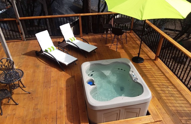 Spacious, newly rebuilt, split-level home with three decks near Yosemite