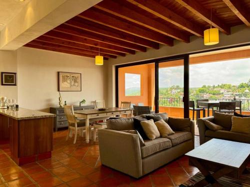 Spacious No Stairs Gated Community Pool Parking Gym