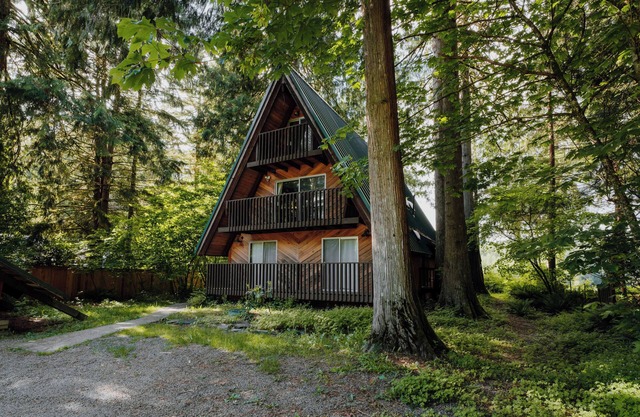 Spacious North Cascades Riverside A-Frame w/Mt Baker Views - Dog-Friendly