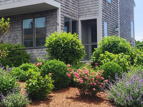 Spacious Oceanfront 3BR Condo with Private Beach in Ideal Hyannis Location
