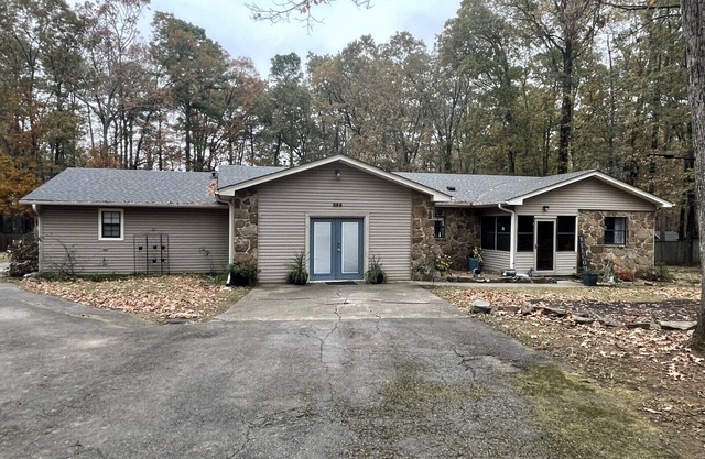 Spacious, open concept 4-bedroom home in welcoming Austin, In Ground Pool,WiFi