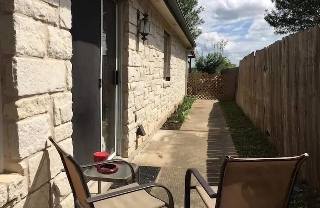 Spacious, Relaxing, Kyle Home with a Pool Table!