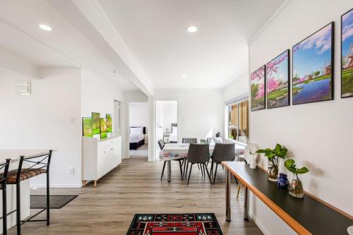 Spacious Renovated 3BR in Ellerslie I Zodiak Stays
