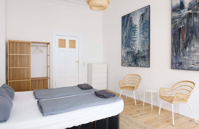 Spacious Room in the Center of Berlin 3