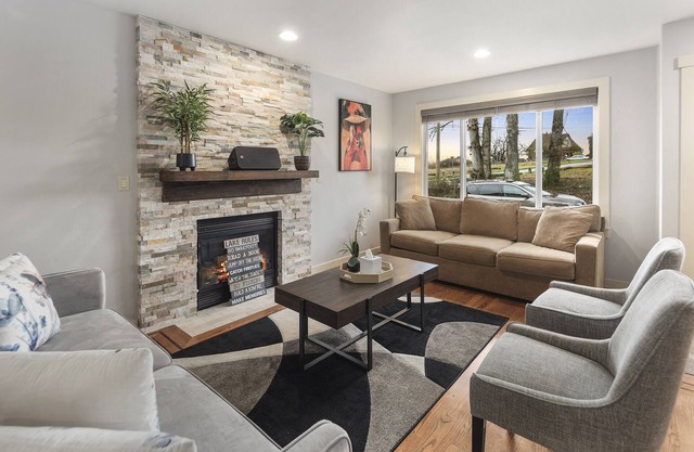 Spacious Seattle Home W/Gameroom ~ Near Sea-Tac Airport! 5BD 3.5BA