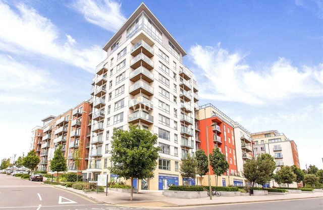 spacious service apartment five minutes walk to Royal Air Force Museum London