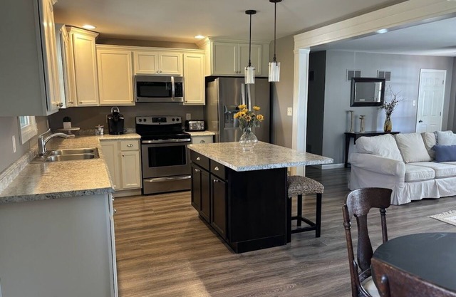 Spacious Single Family Home ~ Close to Penn State with Happy Valley Hospitality