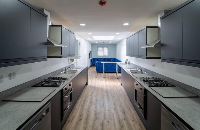 Spacious Studio Near City Centre!