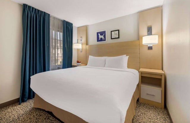 Spacious Suite 3 Miles Away Carowinds Park & 6 Miles Away SouthPark Mall