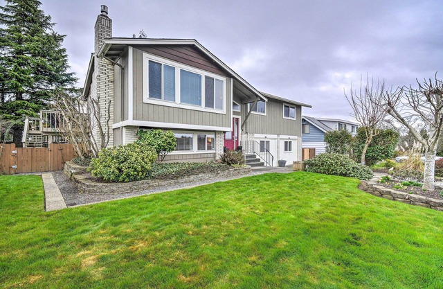 Spacious Tacoma Getaway: 2 Mi to Old Town!