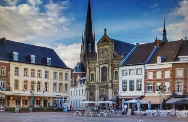 SPACIOUS TOWER APARTEMENT IN CENTRE SITTARD. Free privat parkinglot.