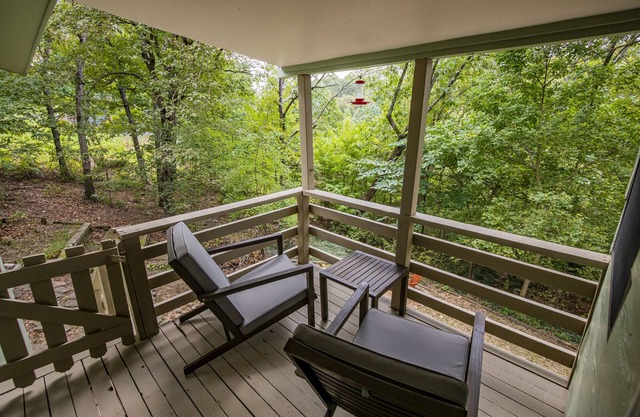 Spacious Trailside Escape w/Bunk Room