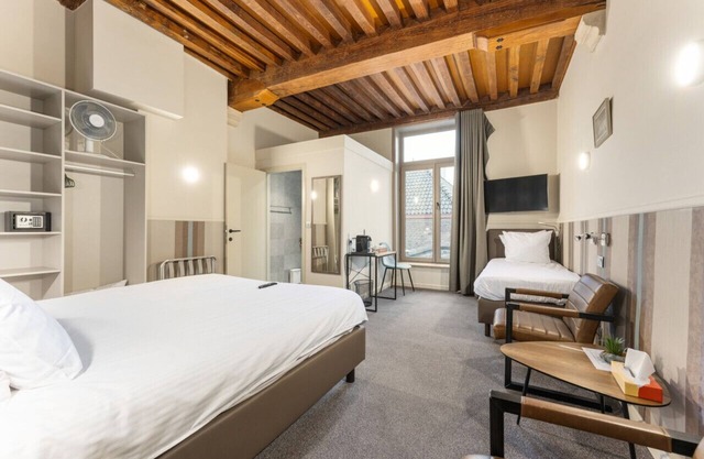 Spacious Triple Room in Historic Bruges.