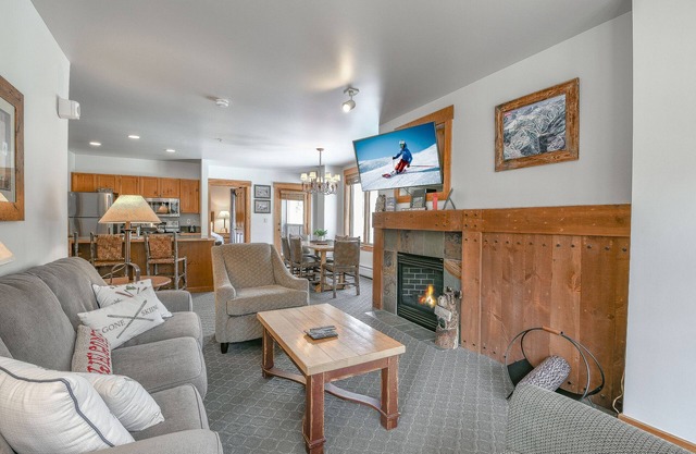 Spacious Unit W/Views to the Snowy Trees!