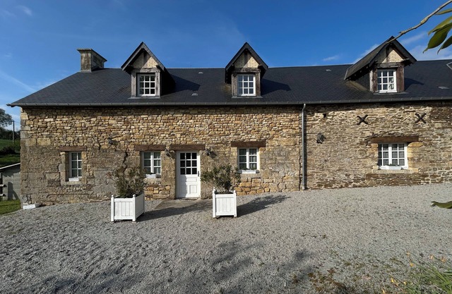 Spacious vacation accommodation in the countryside