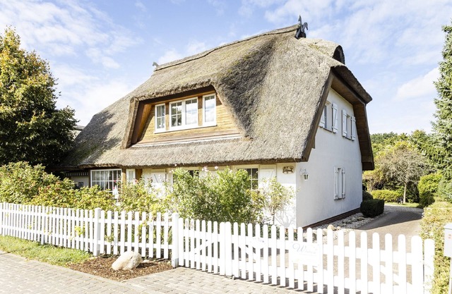 Spacious vacation apartment with terrace and garden in the quiet Wildrose country house